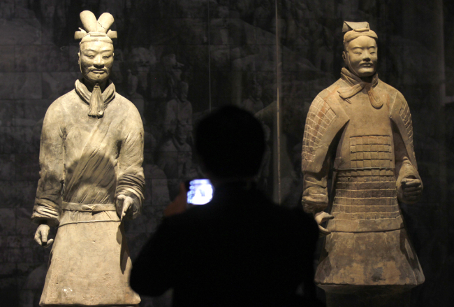 A visitor takes photos at the exhibition of China's Terracotta Warriors at the National Museum of Thailand in Bangkok on September 15, 2019. [Photo: IC]