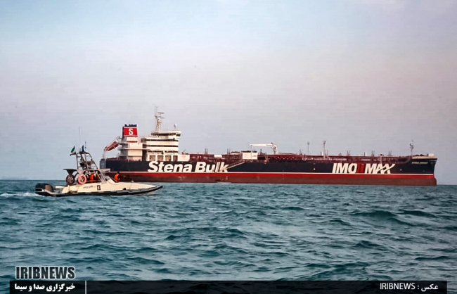 An image grab taken from a broadcast by Islamic Republic of Iran Broadcasting (IRIB) on July 22, 2019 shows Iranian Revolutionary Guards in speedboats patrolling a tanker Stena Impero as it's anchored off the Iranian port city of Bandar Abbas. [Photo: AFP]
