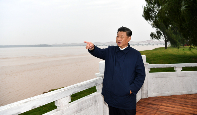 Xi Jinping, general secretary of the Communist Party of China Central Committee, inspects the ecological protection of the Yellow River during his tour in Zhengzhou, Henan Province on September 17, 2019. [Photo: Xinhua]