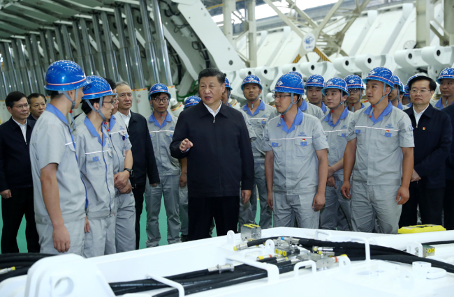 Chinese President Xi Jinping, also general secretary of the Communist Party of China Central Committee and chairman of the Central Military Commission, communicates with workers while inspecting Zhengzhou Coal Mining Machinery Group Co., Ltd. during his tour in Zhengzhou, Henan Province on September 17, 2019. [Photo: Xinhua]