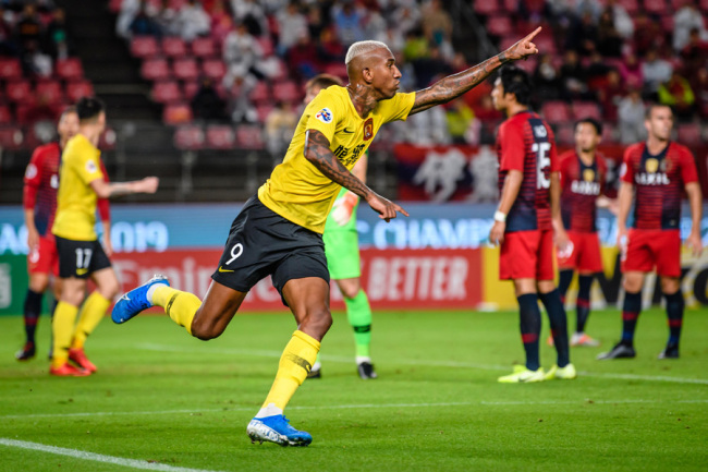 Anderson Talisca celebrates after scoring a goal during the AFC Champions League quarter-final second leg game between Guangzhou Evergarnde and Kashima Antlers in Ibaraki, Japan on September 18, 2019. [Photo: IC]