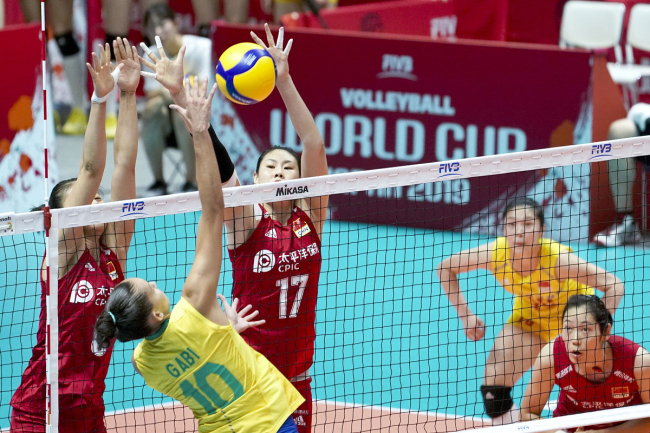 Chinese players spike the ball in the match between China and Brazil of the FIVB Volleyball Women's World Cup in Japan on September 22, 2019. [Photo: VCG]