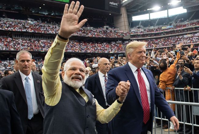 US President Donald Trump and Indian Prime Minister Narendra Modi attend "Howdy, Modi!" at NRG Stadium in Houston, Texas, September 22, 2019.[Photo: SAUL LOEB /AFP via VCG]