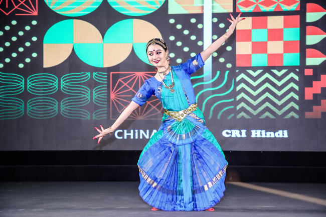 A dancer performs during a break at "China-India Youth Talks 2019" in Beijing on Saturday, September 28, 2019. [Photo: China Plus]