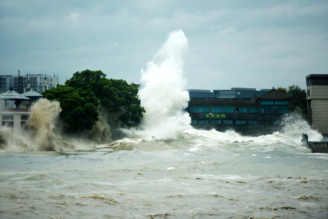 Typhoon Mitag hits land in Putuo District, Zhoushan City of Zhejiang Province on October 1, 2019. [Photo: IC]