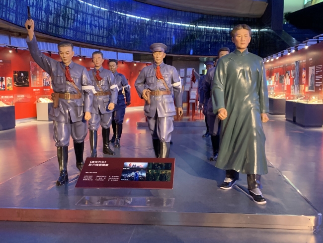 A photo shows the statues of some characters from The Founding of An Army at an exhibition in the China National Film Museum. [ Photo: ChinaPlus ]