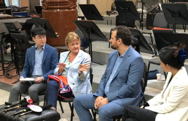 Legendary coloratura soprano, Edita Gruberová (2nd from left), speaks at a press briefing on Monday, October 7, 2019 in Beijing ahead of her performance on Wednesday that will open this year's Beijing Music Festival.[Photo: China Plus]