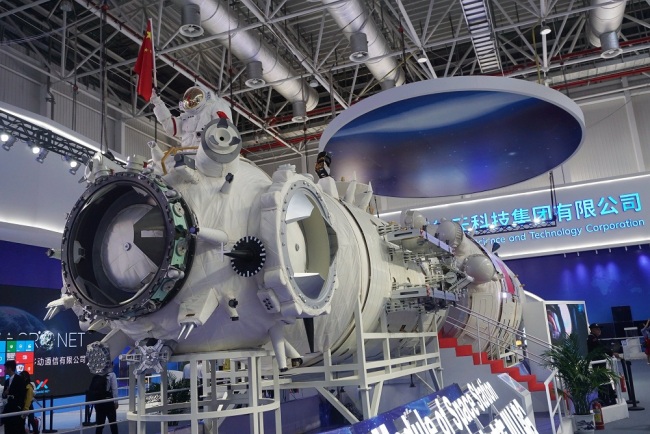 A full-size mock-up of "Tianhe", core module of China's planned space station, is displayed during the 12th China International Aviation and Aerospace Exhibition, also known as Airshow China 2018, in Zhuhai city, south China's Guangdong province, November 7, 2018. [File Photo: IC]