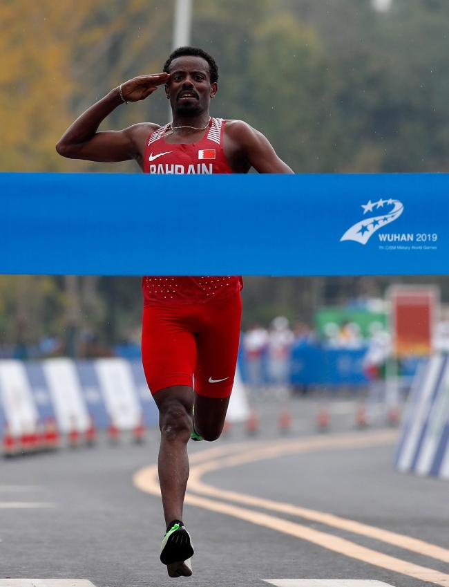 Shumi Leche of Bahrain crosses the finishing line in the men's individual marathon at the 7th Military World Games in Wuhan on Saturday, October 27, 2019. [Photo provided to China Plus]
