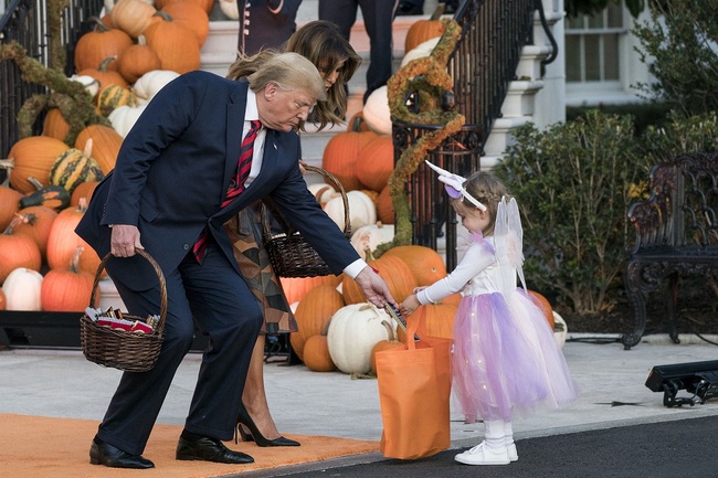 U.S. President Donald Trump and first lady Melania Trump participate in a Halloween celebration on the South Portico of the White House in Washington, DC on Monday, October 28, 2019. [Photo: VCG]