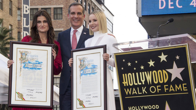 Actresses Idina Menzel (L) and Kristen Bell (R) with Mayor of Los Angeles Eric Garcetti (C) as they are honored with stars on the Hollywood Walk of Fame, in Hollywood, California on November 19, 2019. [Photo: AFP/Mark Ralston]