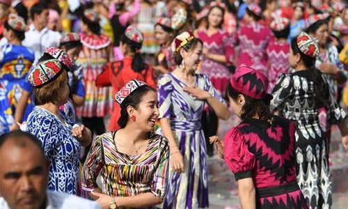 People attend a culture and tourism festival themed on Dolan and Qiuci culture in Awat County of Aksu Prefecture, northwest China's Xinjiang Uygur Autonomous region, Oct. 25, 2019. The festival kicked off recently in Aksu Prefecture. [Photo: Xinhua/Sadat]