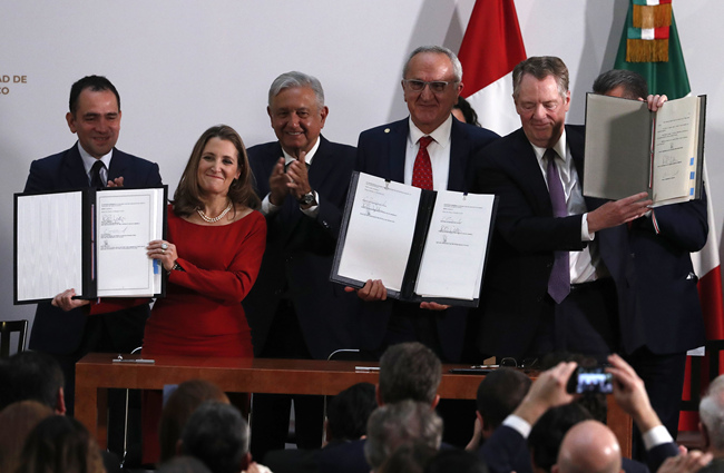 Mexico's Treasury Secretary Arturo Herrera, left, Deputy Prime Minister of Canada Chrystia Freeland, second left, Mexico's President Andres Manuel Lopez Obrador, center, Mexico's top trade negotiator Jesus Seade, second right, and U.S. Trade Representative Robert Lighthizer, hold the documents after signing an update to the North American Free Trade Agreement, at the national palace in Mexico City, Tuesday, Dec. 10. 2019. [Photo: AP]