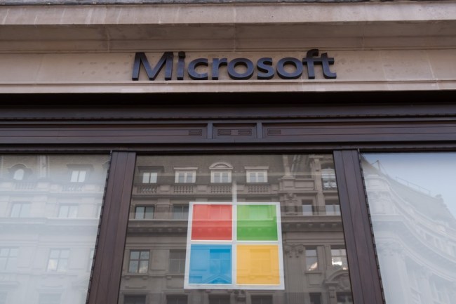 Uzavřený obchod Microsoftu v Oxford Circus v Londýně, Británie, 8. května 2020. / Xinhua