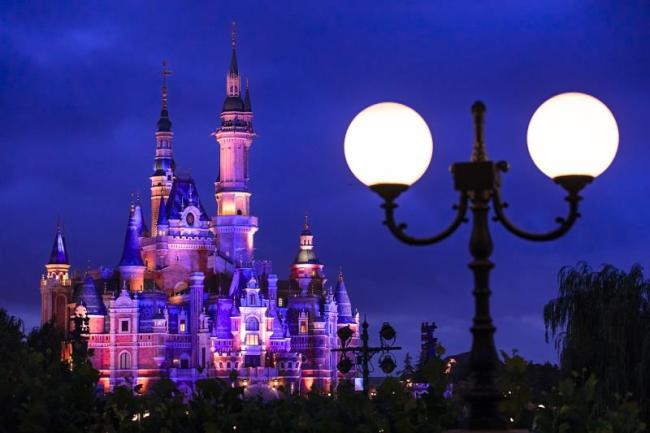 Disneyland Park v Šanghaji nabízí poloviční ceny vstupenek jako součást letošního festivalu cestovního ruchu v Šanghaji. / CFP