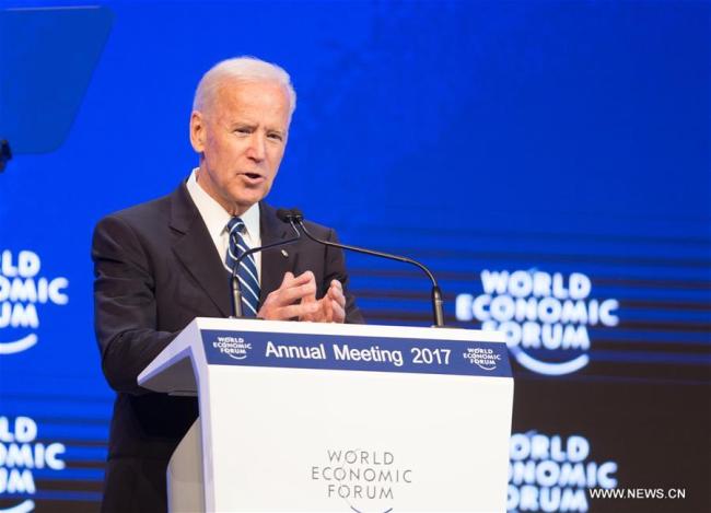 Joe Biden hovoří na 47. výročním zasedání Světového ekonomického fóra ve švýcarském Davosu, 18. ledna 2017. / Xinhua