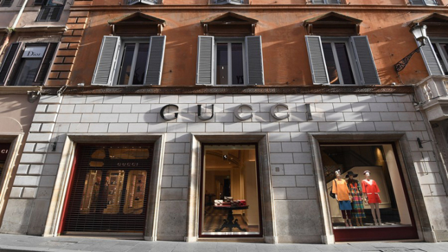 Snímek: Uzavřený obchod Gucci v Římě, Itálie; 12. března 2020. (Foto: Elisa Lingria / Xinhua)