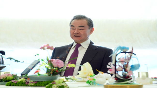 Snímek: člen Státní rady Číny a čínský ministr zahraničí Wang Yi (Wang I) při setkání s diplomatickými vyslanci Evropské unie a 27 jejích členských států v Pekingu; 21. prosince 2020. / Čínské ministerstvo zahraničí