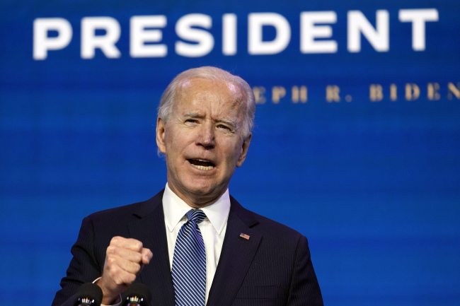 Nově zvolený americký prezident Joe Biden hovoří během akce v divadle Queen theater ve Wilmingtonu v Delaware v USA dne 7. ledna 2021. Fotografie: AP
