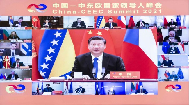 Čínský prezident Xi Jinping předsedá summitu Čína-země střední a východní Evropy (CEEC) a přednáší hlavní projev prostřednictvím video-odkazu v Pekingu, hlavním městě Číny, 9. února 2021. (Xinhua / Li Tao)