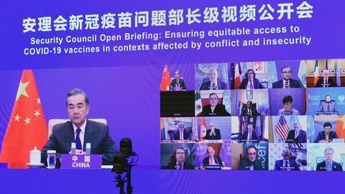 Člen čínské Státní rady a ministr zahraničí Wang Yi se zúčastní virtuálního otevřeného briefingu Rady bezpečnosti OSN (UNSC) týkajícího se distribuce vakcín proti COVID-19 v Pekingu, 17. února 2021. / Čínské ministerstvo zahraničí