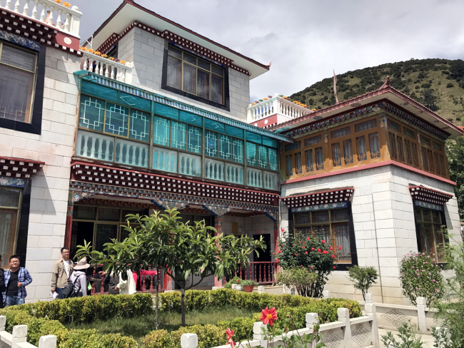 Aldea tibetana se renueva con el desarrollo colectivo