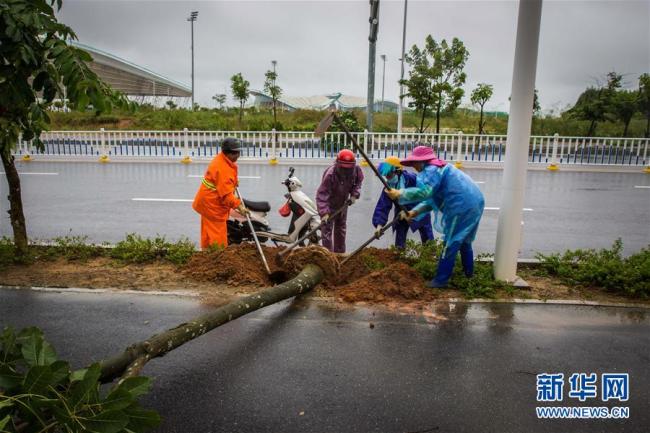 El tifón Khanun toca tierra en el sur de China