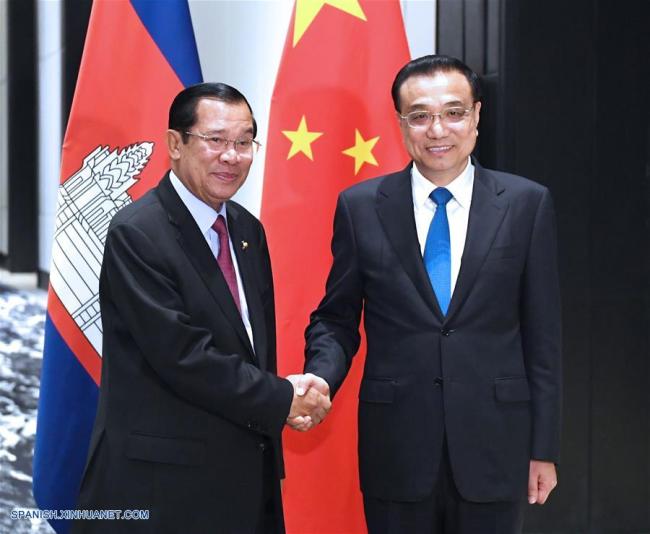 PM chino discute lazos bilaterales con PM de Camboya