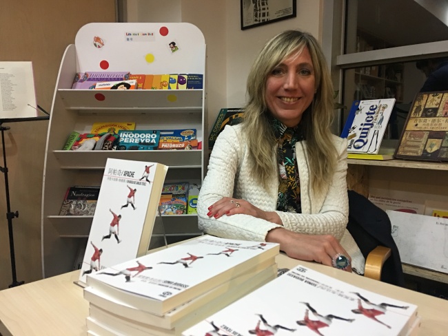 Sonia Budassi y su libro en Busca de Carlos Tévez