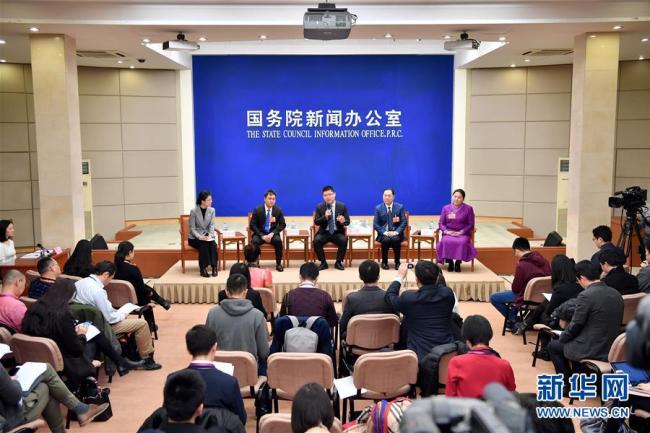 (Dos sesiones) Diputados chinos comparten visiones sobre lucha contra pobreza