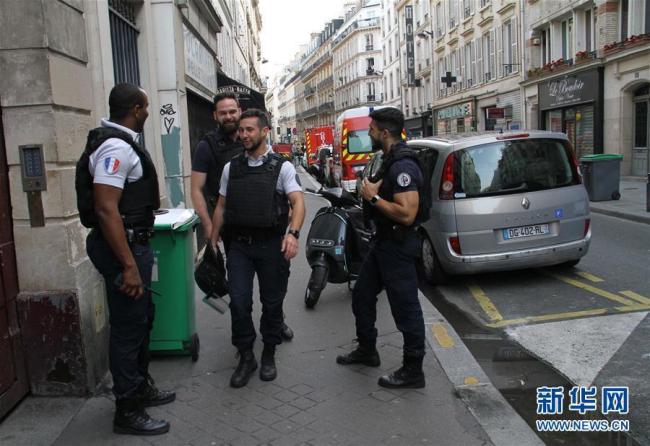 Concluye toma de rehenes en París y arrestan a hombre armado