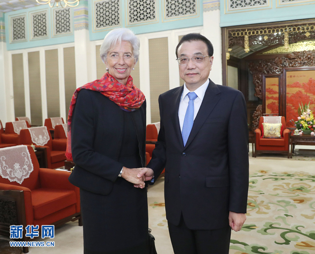 Li Keqiang conversa con director general de FMI