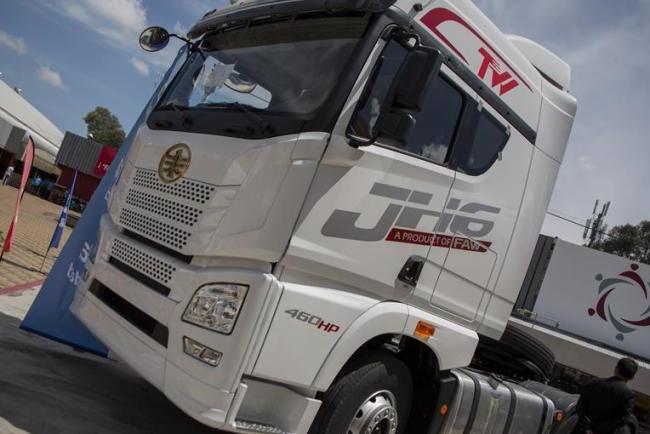 Empresa china líder en comercialización de vehículos pesados presenta su oferta en Ecuador