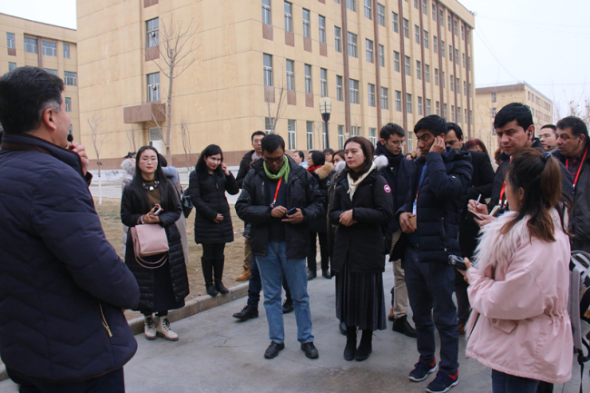 Periodistas extranjeros visitan Centro de Formación Profesional de Xinjiang