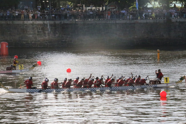 Carrera de Botes del Dragón enriquece el deporte de remo en Argentina durante festejos del Año Nuevo Chino