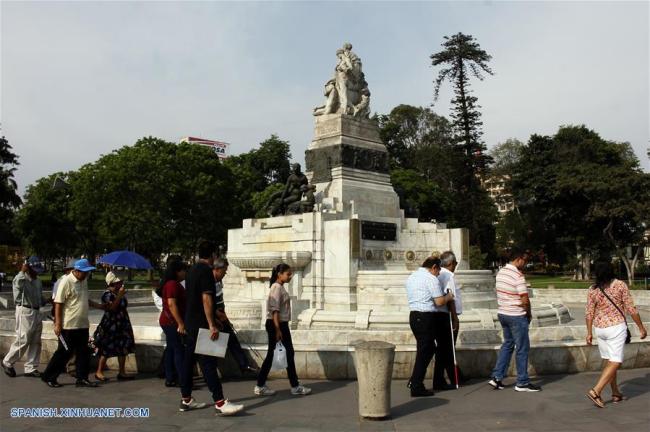 ESPECIAL: Invidentes de Lima reconocen esculturas obsequiadas por colonia china a Perú