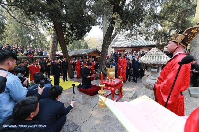 Transmiten en vivo en medios de comunicación chinos ceremonia conmemorativa de Confucio