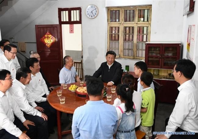Xi visita aldea de vieja base revolucionaria
