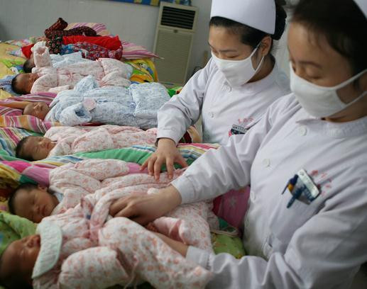 Aumento en número de nacimientos por Año del Mono presiona a hospitales chinos
