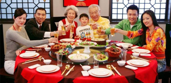 Consejos para extranjeros sobre modales en la mesa china