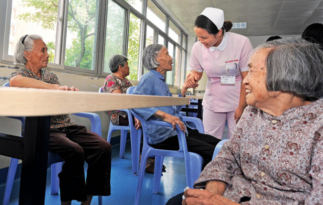 El asilo de ancianos Tongxinyuan de la ciudad de Longyan, provincia de Fujian, recibe inversión y elestilo de administración de Hong Kong. Cnsphoto
