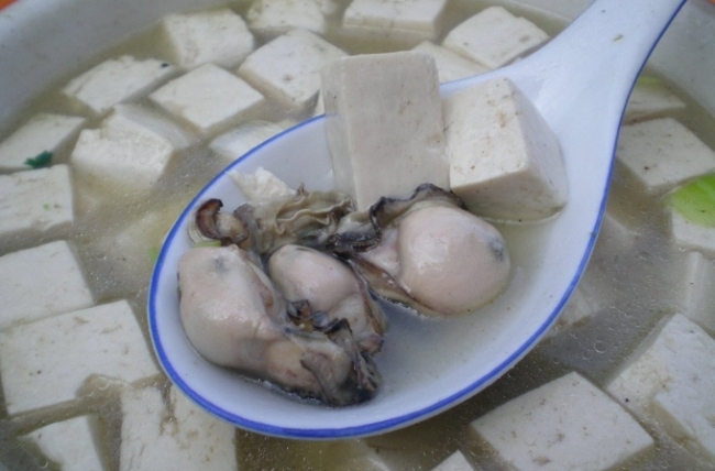 Sopa de tofu (requesón de soja) y ostras