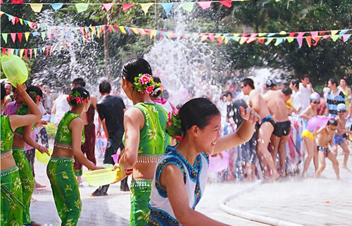 La fiesta del Arrojamiento de agua marca la llegada del Año Nuevo para los dai, y es la festividad más importante.
