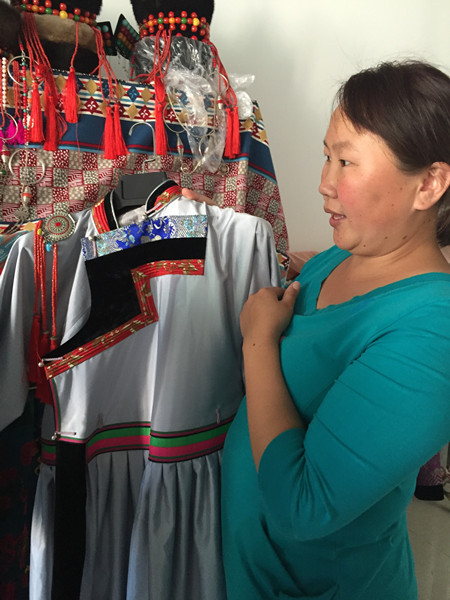 La transmisión de artesanía nacional: historia de diseñadora del vestido mongol