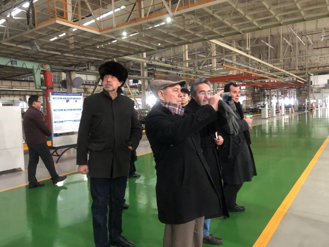 La delegación visita Zhengzhou Yutong Group.Co. Ltd.