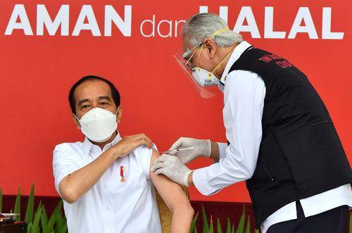 La 13-an de januaro indonezia prezidento Joko Widodo estis vakcinita per ĉina vakcino kontraŭ kronvirusa malsano