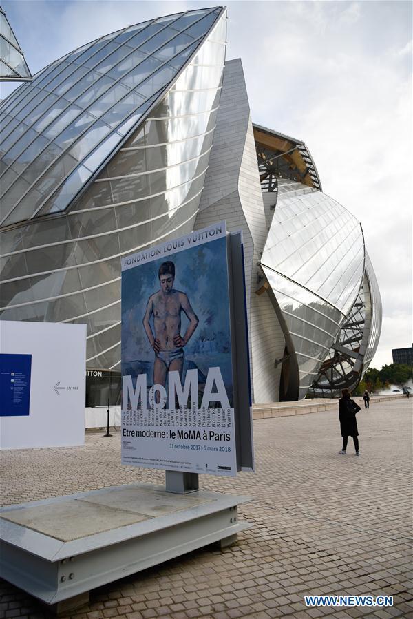  Vue extérieure de la Fondation Louis Vuitton à Paris, en France, le 10 octobre 2017. Le Musée des arts modernes (MoMA) et la Fondation Louis Vuitton présentent pour la première fois une exposition qui retrace l'histoire du MoMa, à l'aide d'une sélection d'oeuvres de la collection du musée. L'exposition "Être moderne: MoMA à Paris"sera ouverte au public à la Fondation Louis Vuitton du 11 octobre 2017 au 5 mars 2018. (Photo: Chen Yichen)