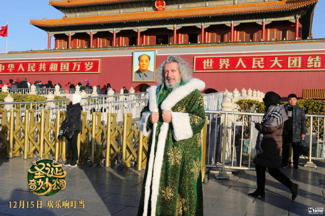 Alain Chabat en promotion pour son film Santa & Cie à Beijing