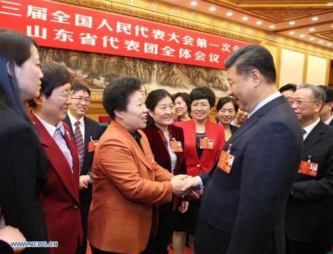 Le Président Xi Jinping participe à une discussion de groupe avec des députés du Shandong