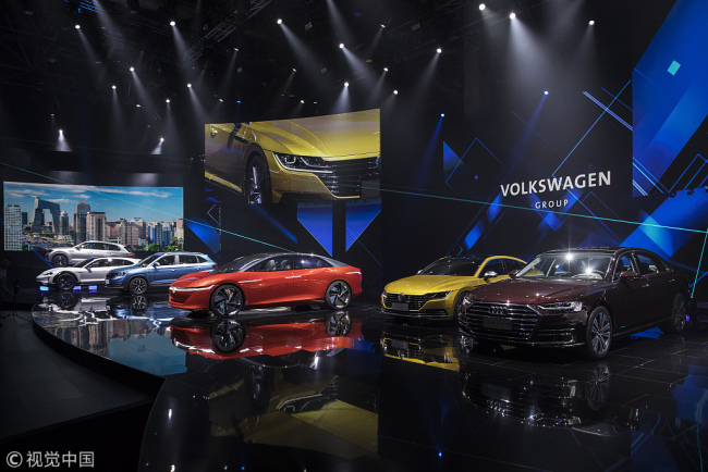 Des véhicules Wolkswagen exposés lors de l'événement médiatique de l'entreprise avant le salon Auto China 2018, le 24 avril 2018 à Beijing.
